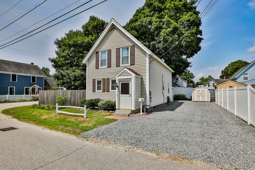 15 Charter St, Exeter, NH, 03833-2303 | Card Image
