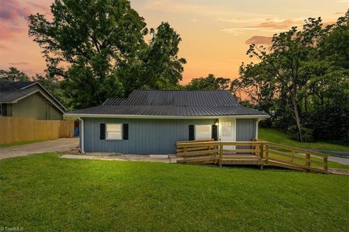 539 W Salisbury St, Denton, NC, 27239-7280 | Card Image