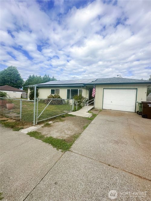 760 34th Ave, Longview, WA, 98632-1925 | Card Image