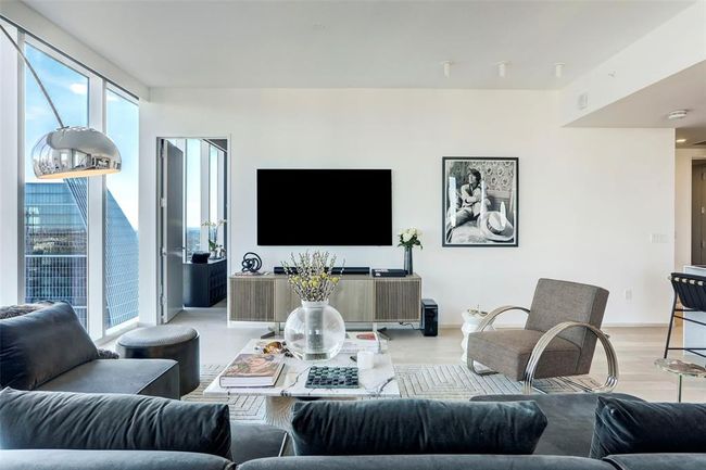 Living area featuring light wood-style flooring | Image 6