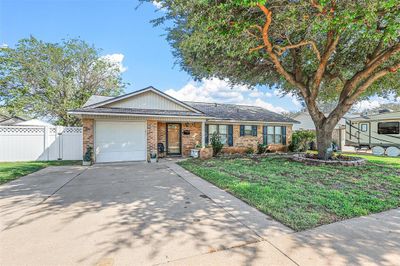 705 E Bovell Street, House other with 4 bedrooms, 2 bathrooms and null parking in Crowley TX | Image 2