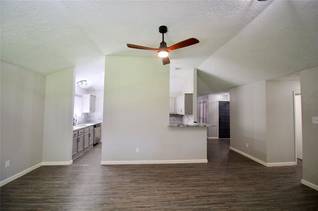 6022 Thom Rd, House other with 3 bedrooms, 2 bathrooms and 2 parking in Humble TX | Image 5