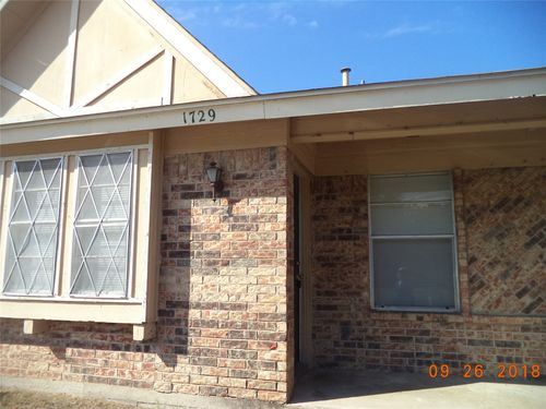 1729 Justin Lyn Street, Arlington, TX, 76012 | Card Image