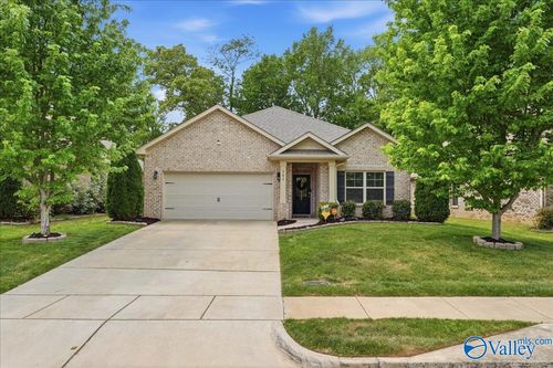 282 Falcon Ridge Dr, New Market, AL, 35761-7762 | Card Image