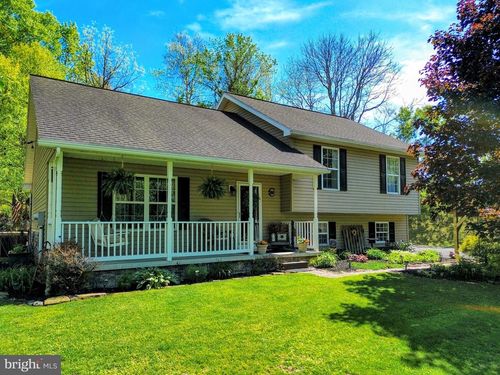 48 W 3rd St, Everett, PA, 15537-1127 | Card Image