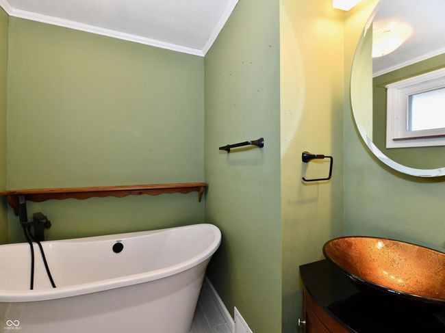 Master bath with soaking tub | Image 29
