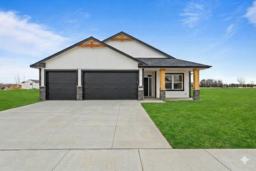 630 7th Ave Ne, Isanti, MN, 55040-5554 | Card Image