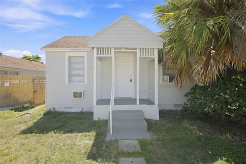 611 N Broadway, Lantana, FL, 33462-1621 | Card Image