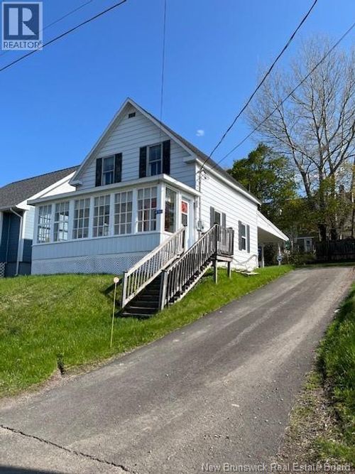 498 Victoria St, Dalhousie, NB, E8C2T2 | Card Image
