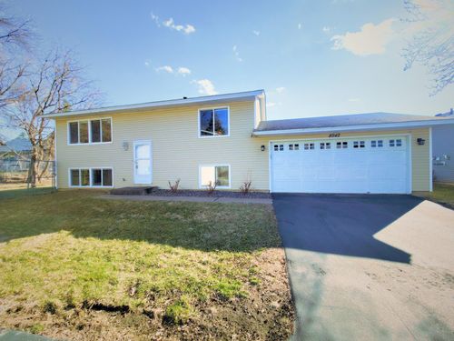 8942 Vinewood Ln N, Maple Grove, MN, 55369-9125 | Card Image