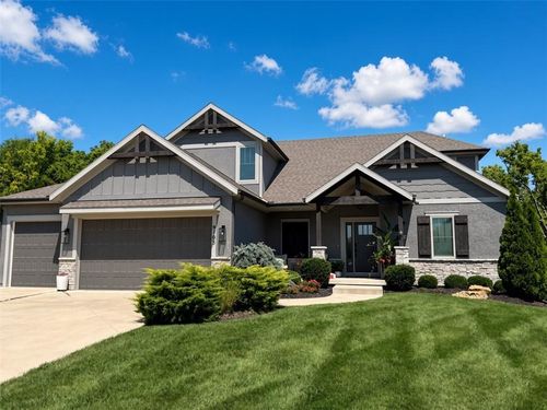 9103 Sw 12th St, Lee's Summit, MO, 64064 | Card Image
