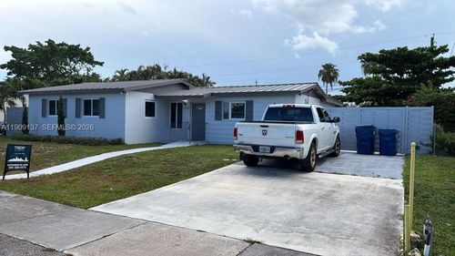 17902 Nw 81st Ct, Hialeah, FL, 33015-2847 | Card Image