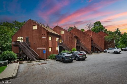 unit-3-1 Purgatory Ct, Vernon, NJ, 07462-5511 | Card Image