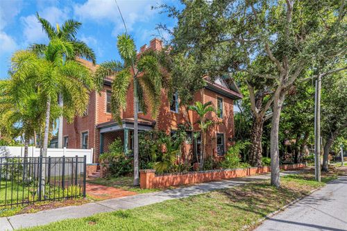 950 12th St N, ST PETERSBURG, FL, 33705-1207 | Card Image
