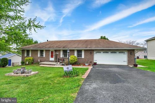 213 Lartry Dr, Red Lion, PA, 17356-8919 | Card Image