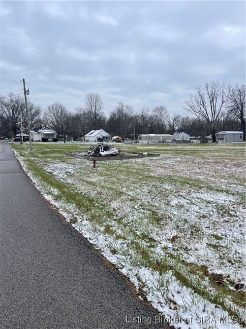 914 Mill Ln, Memphis, IN, 47143-8007 | Card Image