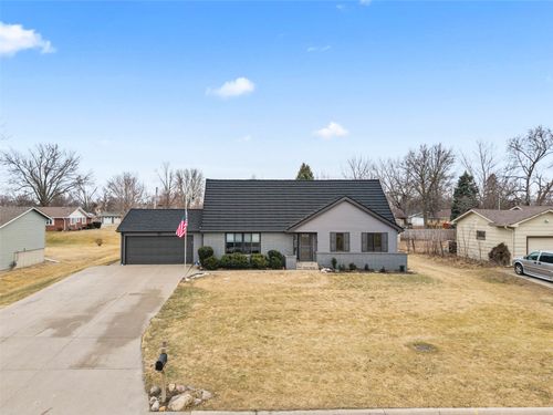 524 12th Ave, Grinnell, IA, 50112-2652 | Card Image