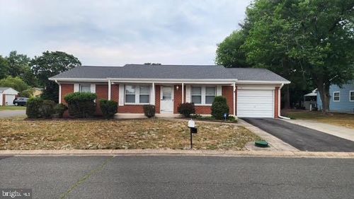 5 Monmouth Ln, Whiting, NJ, 08759-1712 | Card Image