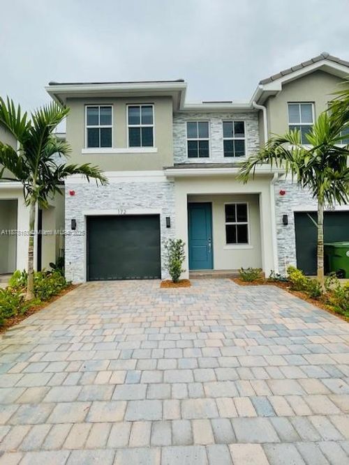 172 Sw 171st Ln, Pembroke Pines, FL, 33027-1456 | Card Image