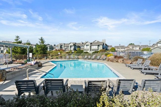 156 Treeview Dr, Townhouse with 2 bedrooms, 3 bathrooms and 2 parking in Daly City CA | Image 47
