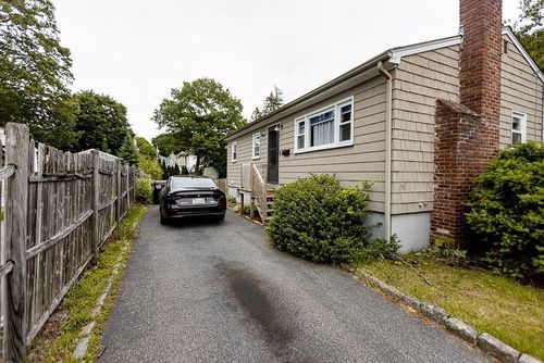 24 Curve St, Brockton, MA, 02302-3507 | Card Image
