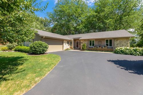 2909 W View Ct, Waukesha, WI, 53188-4450 | Card Image