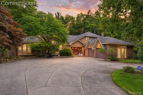 25428 Witherspoon St, Farmington Hills, MI, 48335-1371 | Card Image