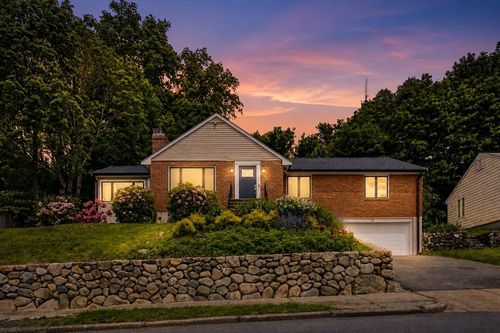 18 Travis Dr, Chestnut Hill, MA, 02467-1022 | Card Image