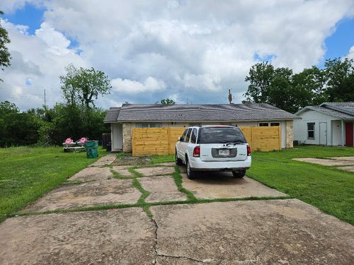 516 Lenora Dr, Taylor, TX, 76574-3346 | Card Image