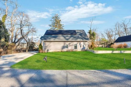 16 Oak Ave, Southampton, NY, 11968-1908 | Card Image