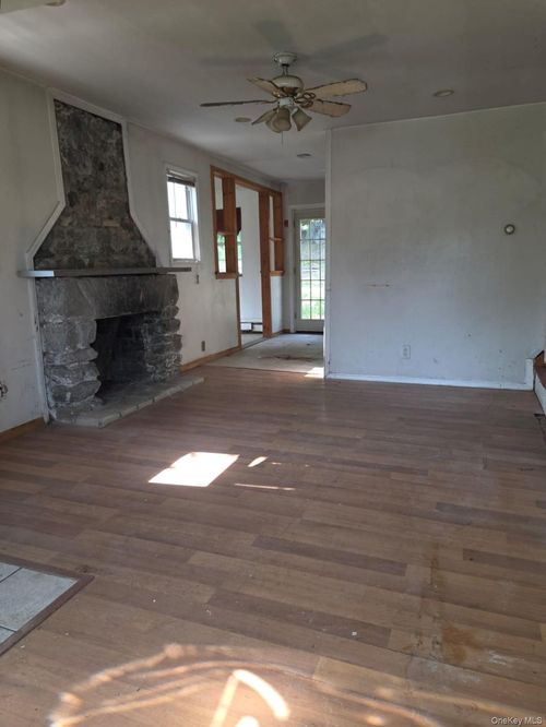 22 Lake Shore Dr N, Mahopac, NY, 10541-5606 | Card Image
