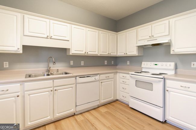 120 Brentwood Dr, Condo with 3 bedrooms, 3 bathrooms and null parking in Newnan GA | Image 7