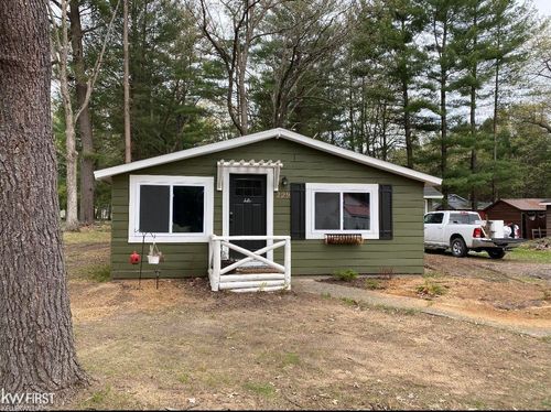 229 Pine Oaks Dr, Prudenville, MI, 48651-9507 | Card Image