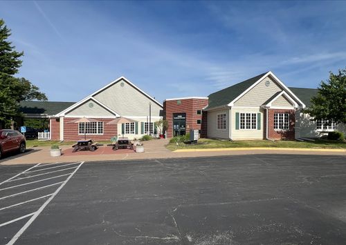 1035 W Kimberly Rd, Davenport, IA, 52806-5709 | Card Image