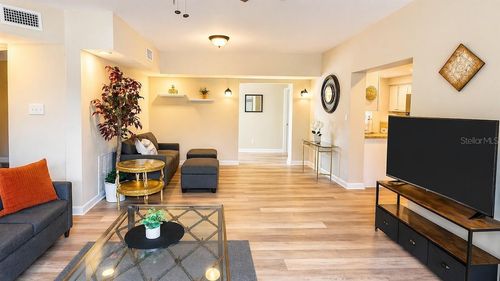 10222 66th Ave, SEMINOLE, FL, 33772-6440 | Card Image