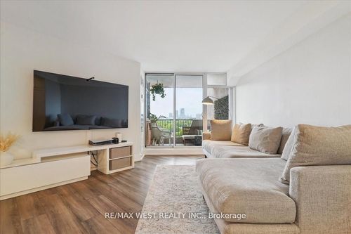 1008-7811 Yonge St, Thornhill, ON, L3T4S3 | Card Image