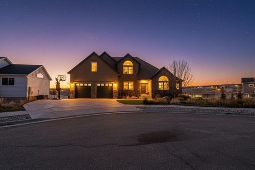 127 Red Hawk Ave, Evanston, WY, 82930-4893 | Card Image