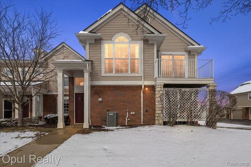 28263 Oakmonte Cir E, New Hudson, MI, 48165-8002 | Card Image