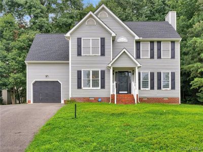 View of front facade with a front yard | Image 2