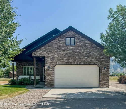 370 Cedar Springs Dr, Thayne, WY, 83127-2000 | Card Image