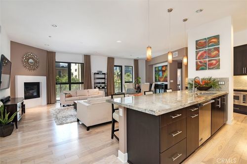 203-402 Rockefeller, Irvine, CA, 92612-8113 | Card Image