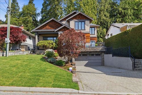 1152 Wellington Dr, North Vancouver, BC, V7K1L2 | Card Image