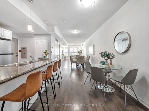 101-9589 Keele St, Maple, ON, L6A5M1 | Card Image