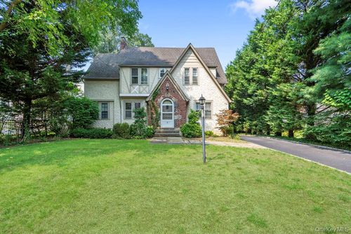 19 Elliot Rd, Great Neck, NY, 11021-1519 | Card Image