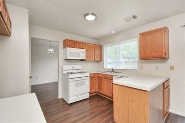 17210 Colony Creek Dr, House other with 4 bedrooms, 3 bathrooms and 2 parking in Spring TX | Image 8