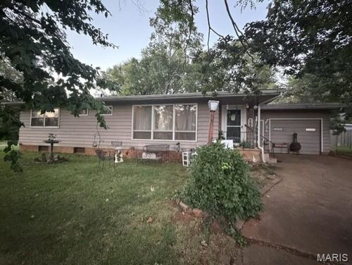 135 Pine St, Farmington, MO, 63640-1463 | Card Image