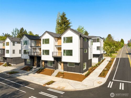 18002 C 10th Ave Ne, Shoreline, WA, 98155 | Card Image