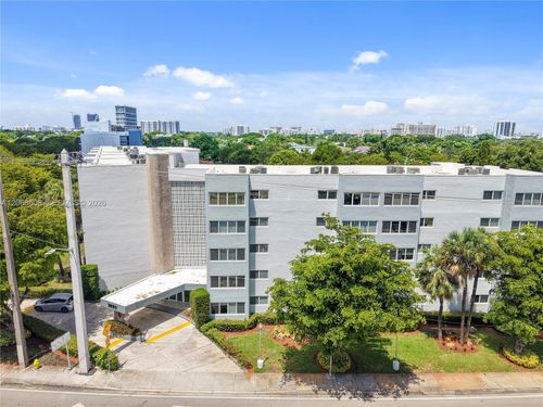 301-2690 Sw 22nd Ave, Miami, FL, 33133-2351 | Card Image