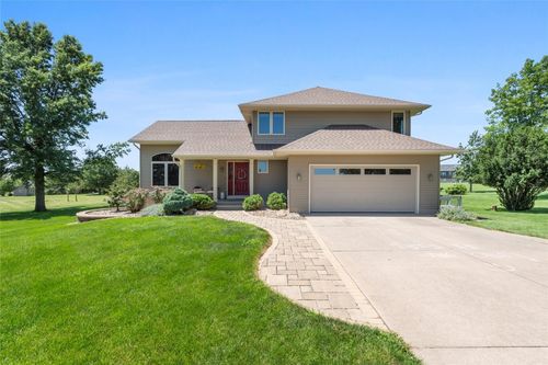 3904 Shady Oaks Dr, Marion, IA, 52302-5934 | Card Image