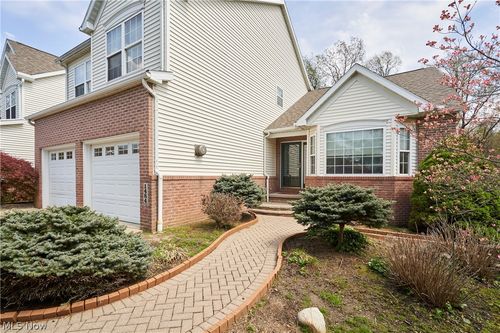 1484 Camden Ridge Blvd, Akron, OH, 44312-5384 | Card Image